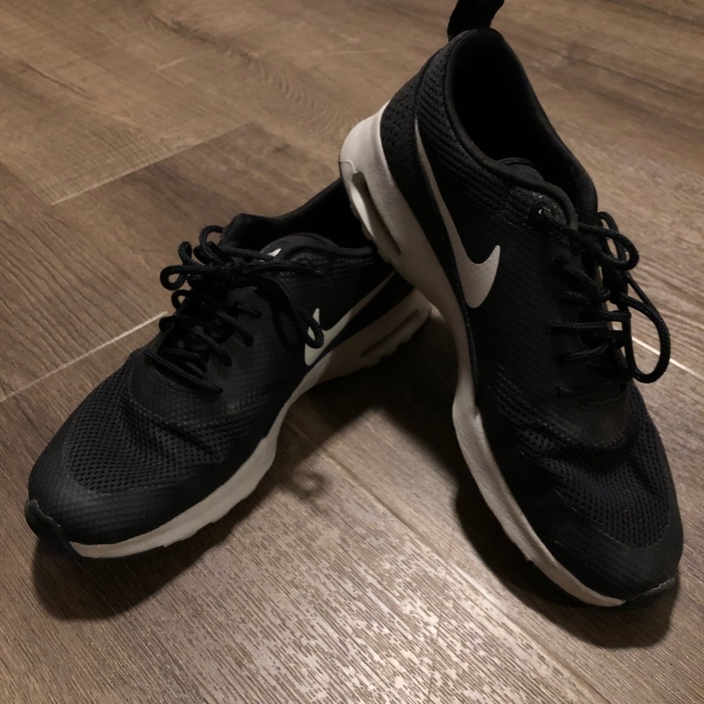 Nike tennis shoes